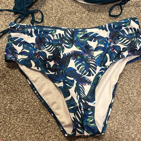 Size XL 2 piece swimsuit - Picture 3 of 3